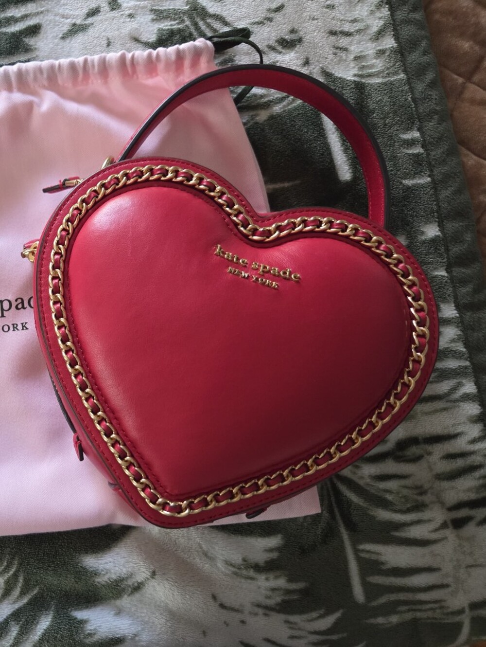kate spade red heart-shaped crossbody with gold chain trim